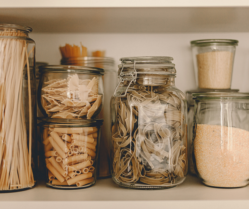 Буркани за съхранение от акация и стъкло – стил и ред във вашата кухня